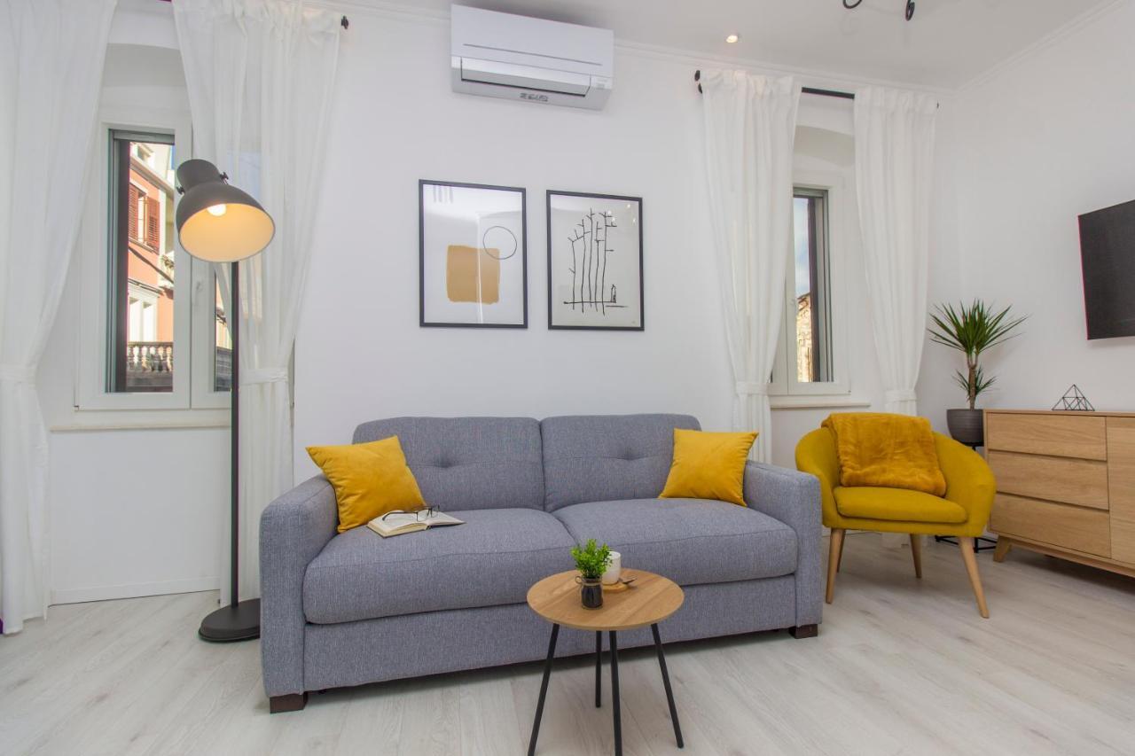 Apartment Ena ,City Center ชิเบนิก ภายนอก รูปภาพ